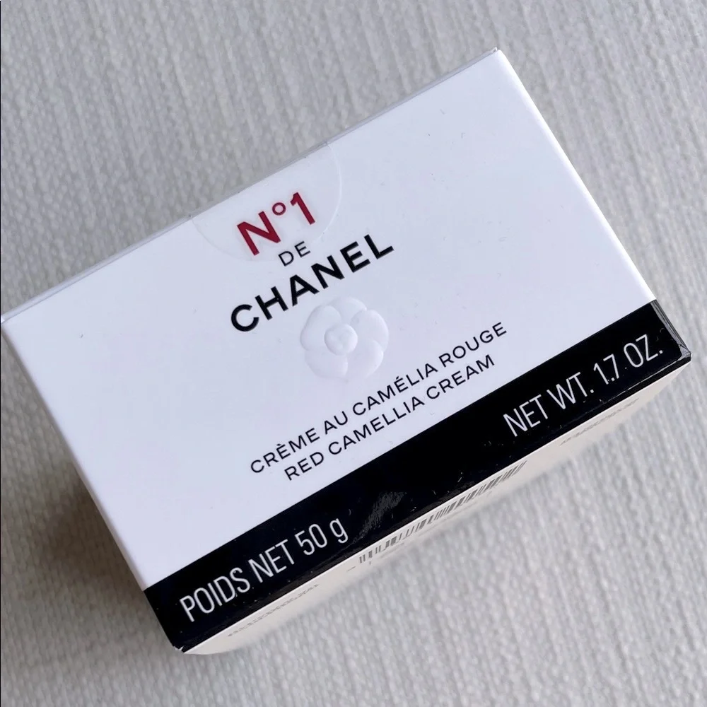 CHANEL N°1 De Chanel Red Camellia Cream full sized